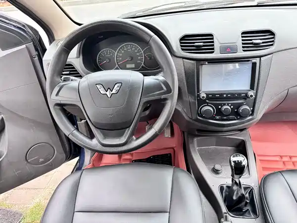 Wuling Hongguang 2015