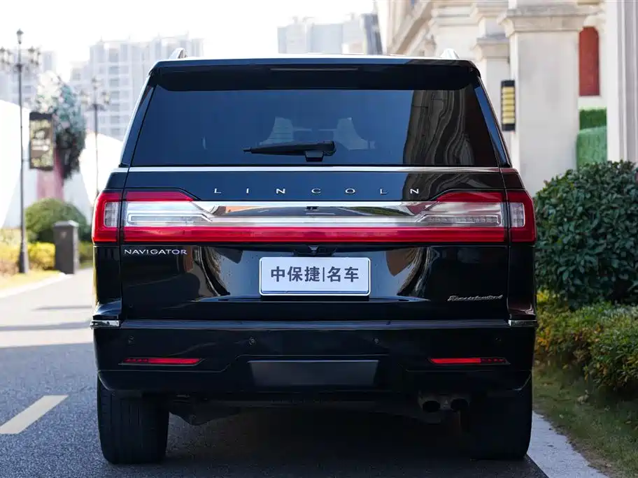 Lincoln Navigator 2018 — фото 18