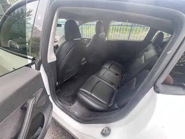 Tesla Model Y 2025