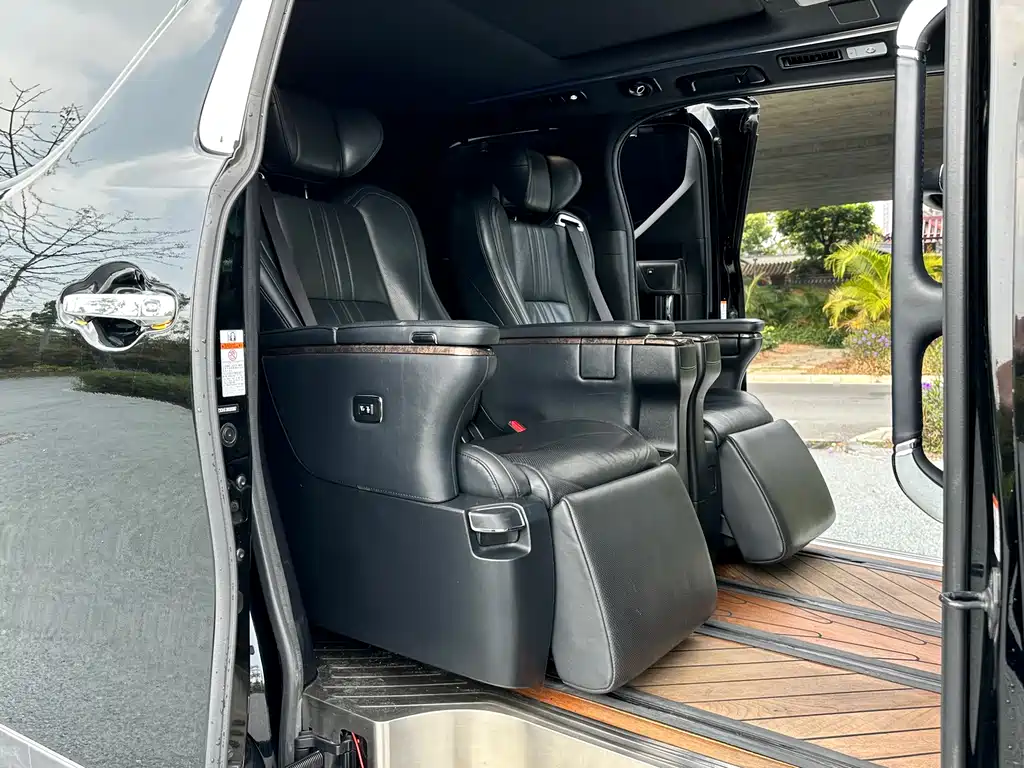 Toyota Alphard 2019 — фото 18