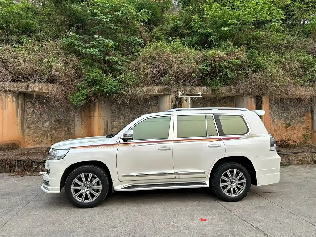 Toyota Land Cruiser 2018 — фото 3