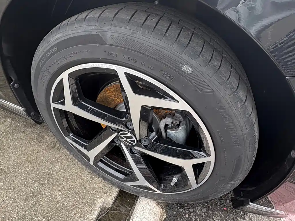 Volkswagen Magotan 2025