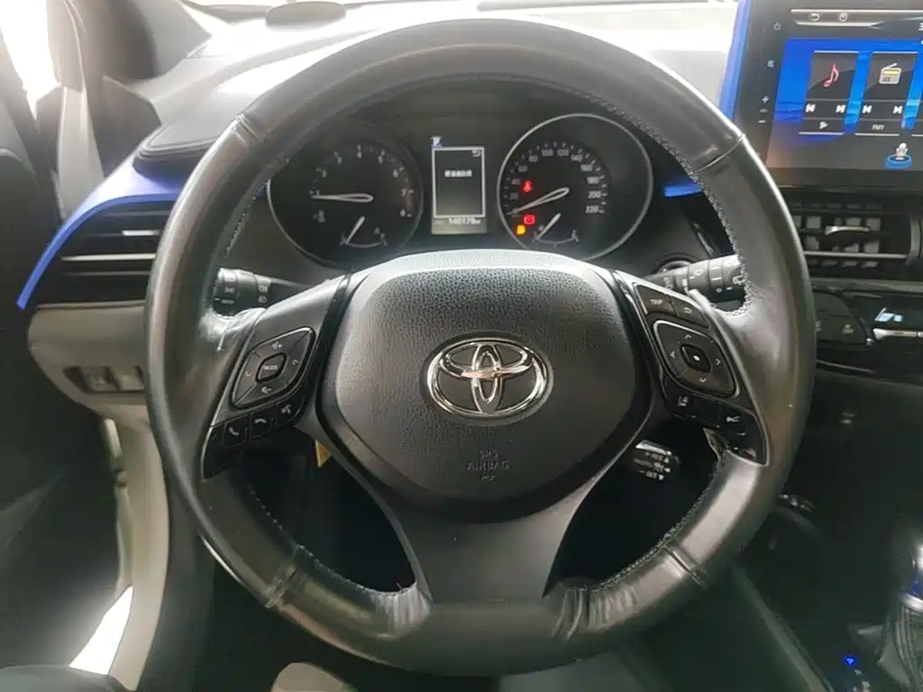 Toyota C-HR 2020 — фото 11
