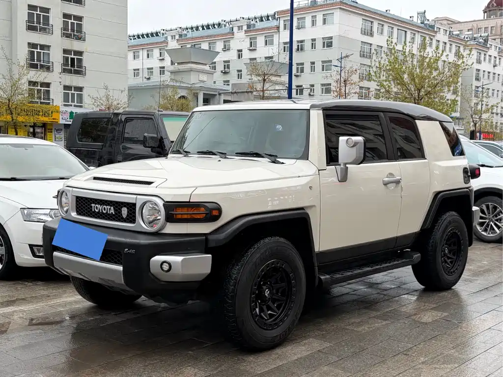 Toyota FJ Cruiser 2020 — фото 1