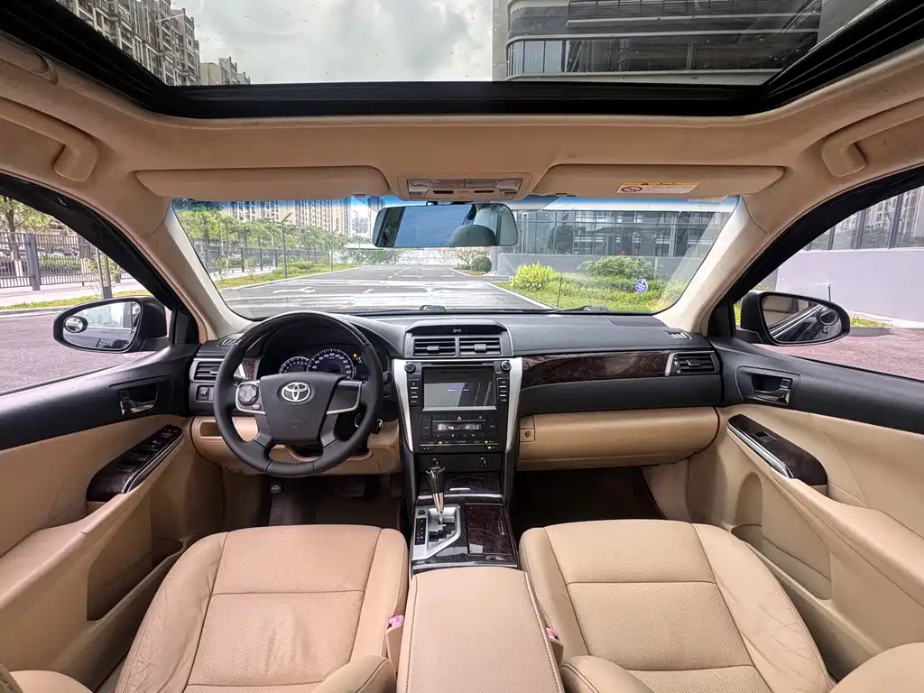 Toyota Camry 2015 — фото 8