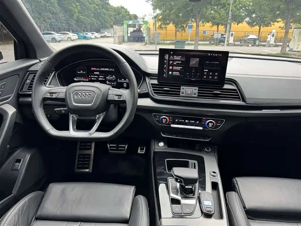 Audi Q5L 2023 — фото 20