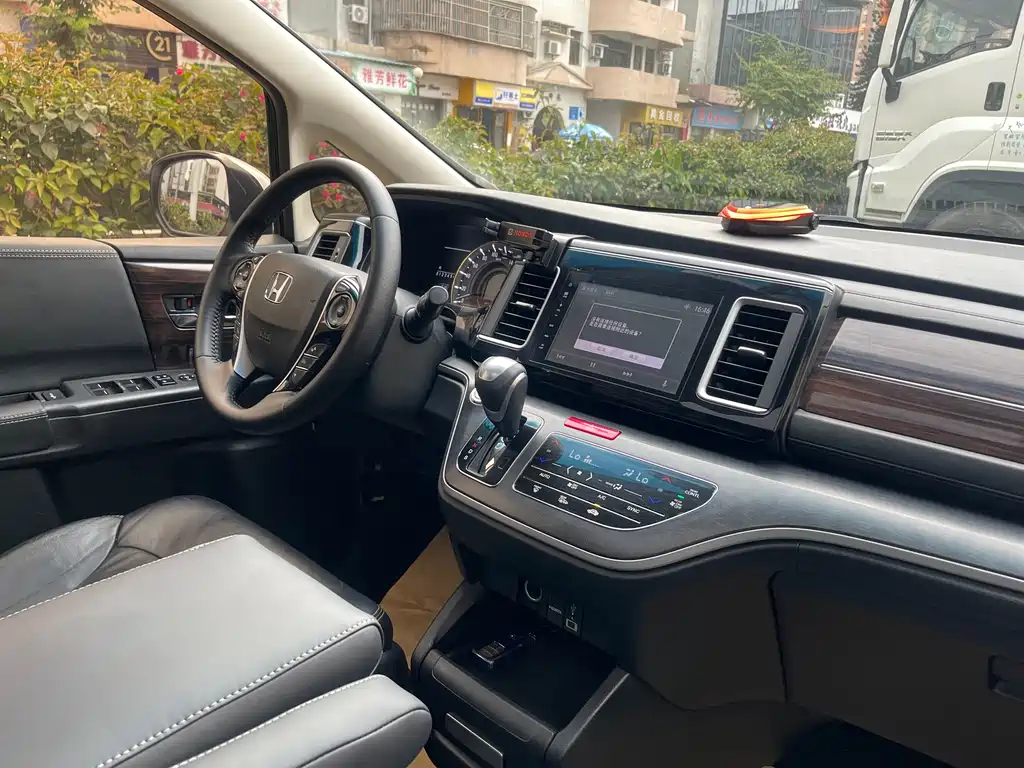 Honda Elysion 2018 — фото 14