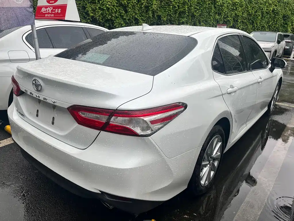 Toyota Camry 2023 — фото 12