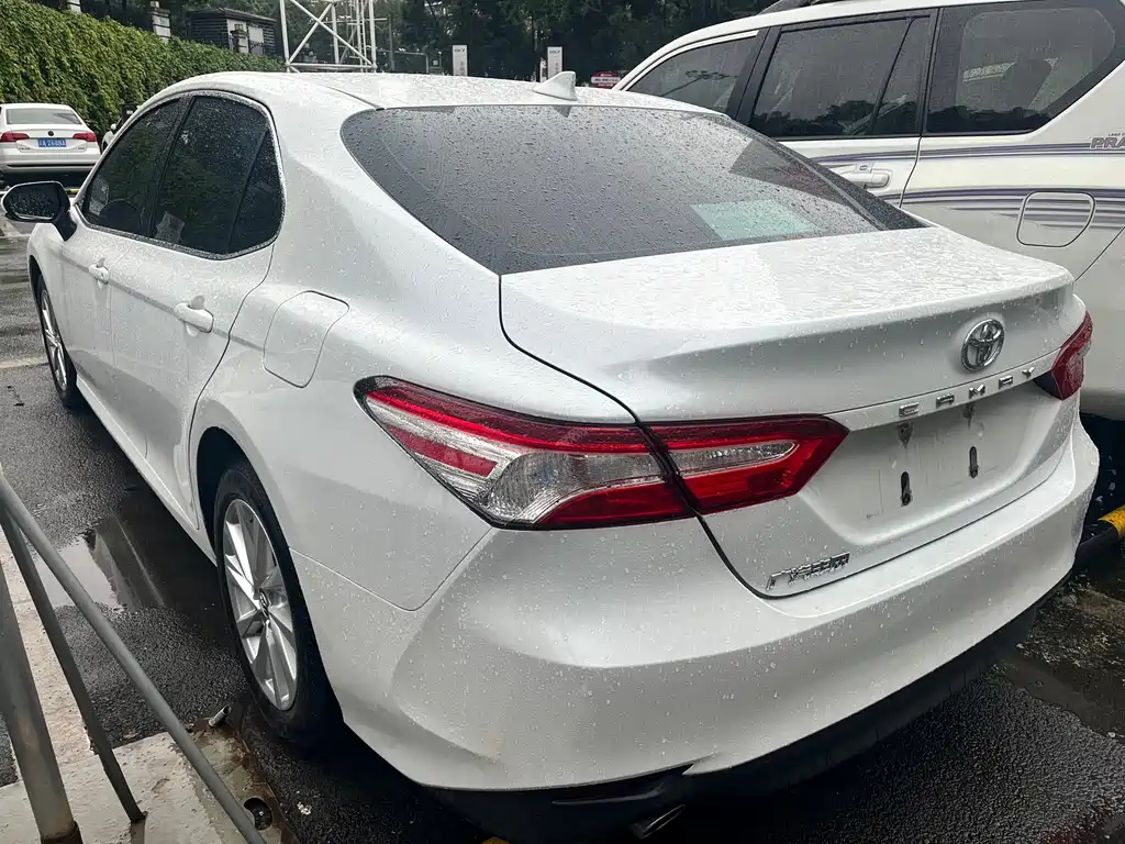 Toyota Camry 2023 — фото 10