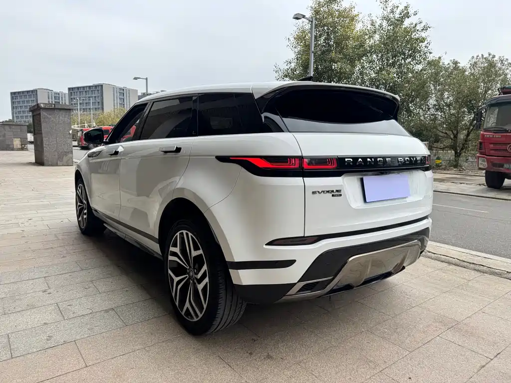 Land Rover Evoque 2023 — фото 6