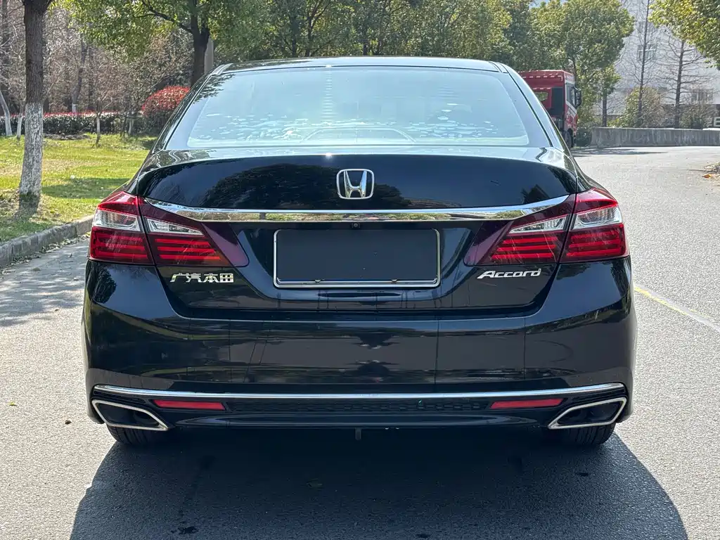 Honda Accord 2017 — фото 7