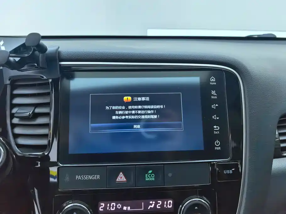 Mitsubishi Outlander 2020 — фото 13
