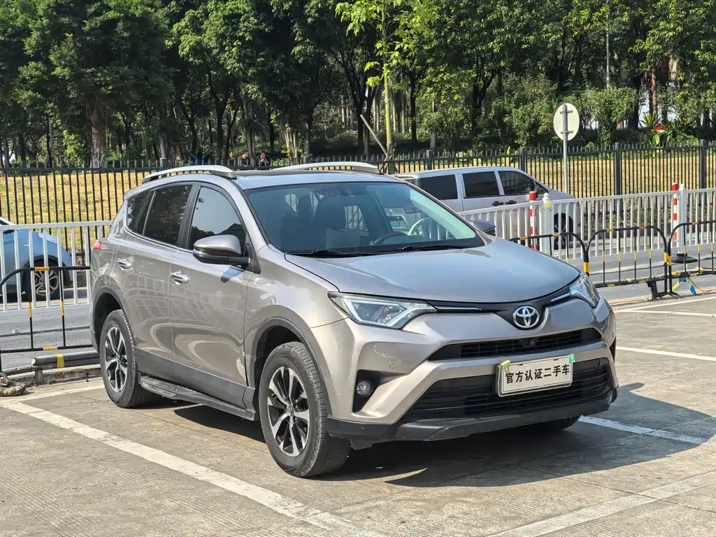 Toyota RAV4 2019 — фото 3