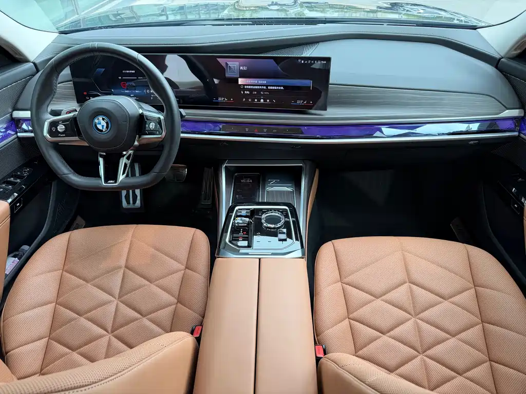 BMW i7 2024 — фото 23