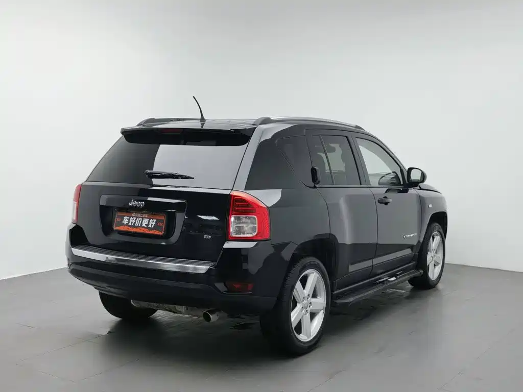 Jeep Compass 2012 — фото 2