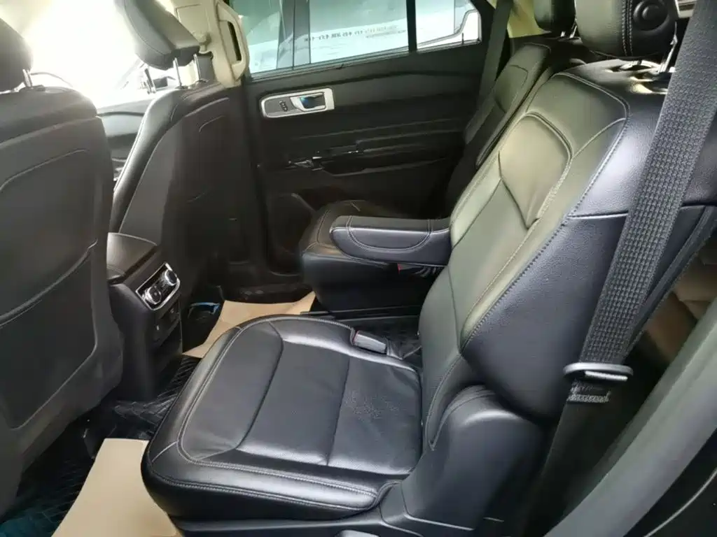 Ford Explorer 2021 — фото 17