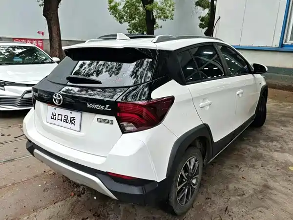 Toyota Yaris L 2023