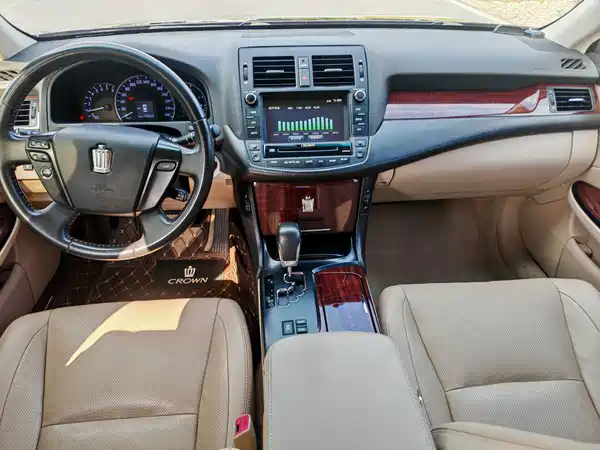 Toyota Crown 2012