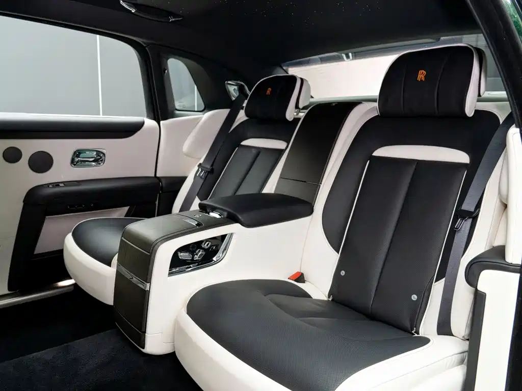 Rolls-Royce Ghost 2023 — фото 12