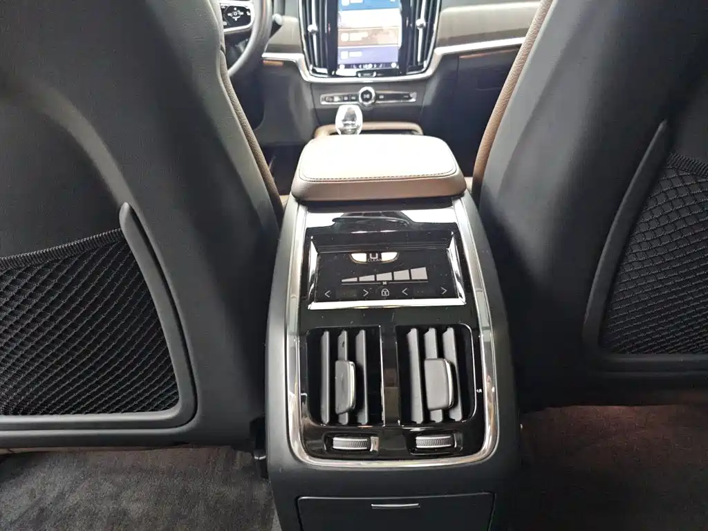 Volvo S90 2023 — фото 13