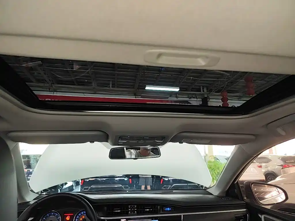 Toyota Corolla 2015 — фото 18
