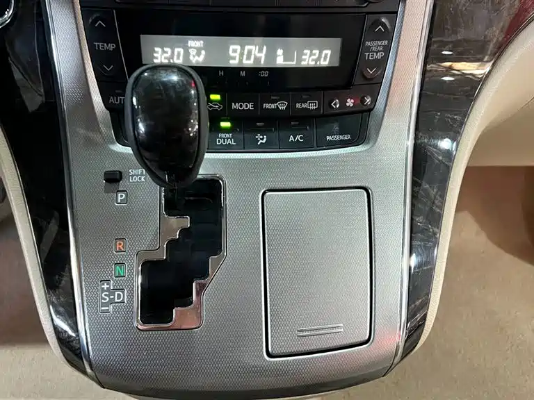 Toyota Alphard 2016 — фото 20