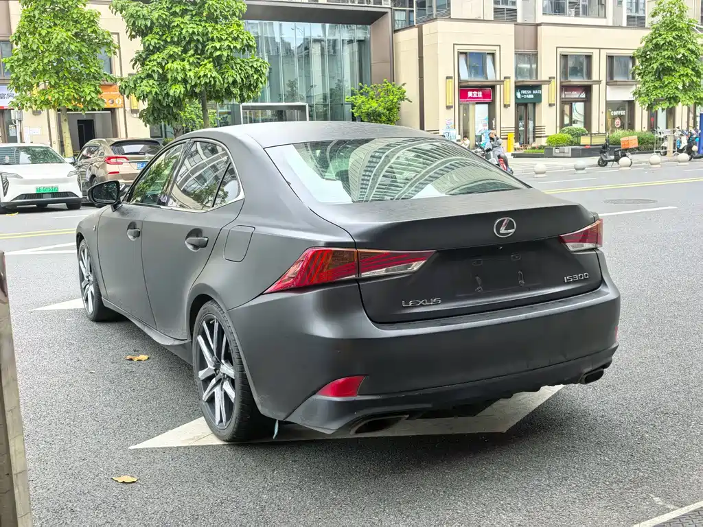 Lexus IS 2018 — фото 14