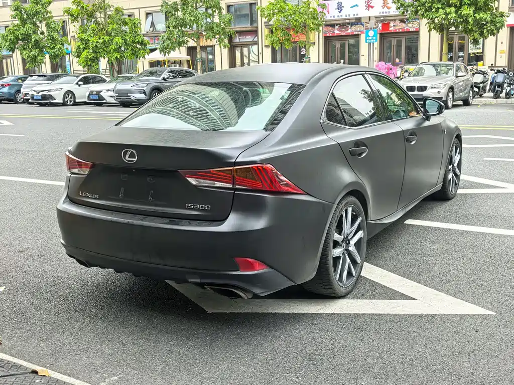 Lexus IS 2018 — фото 16