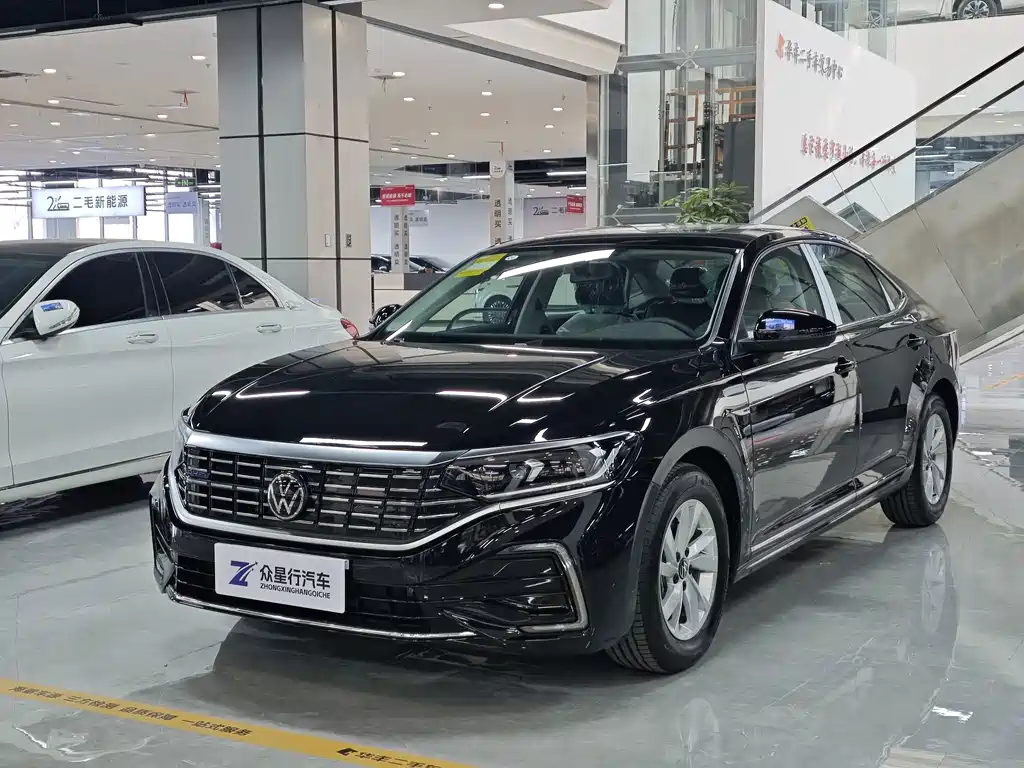 Volkswagen Passat Plug-In Hybrid 2025