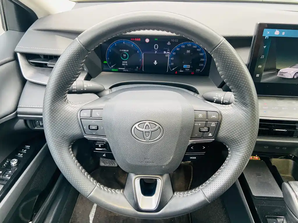 Toyota Camry 2024 — фото 11