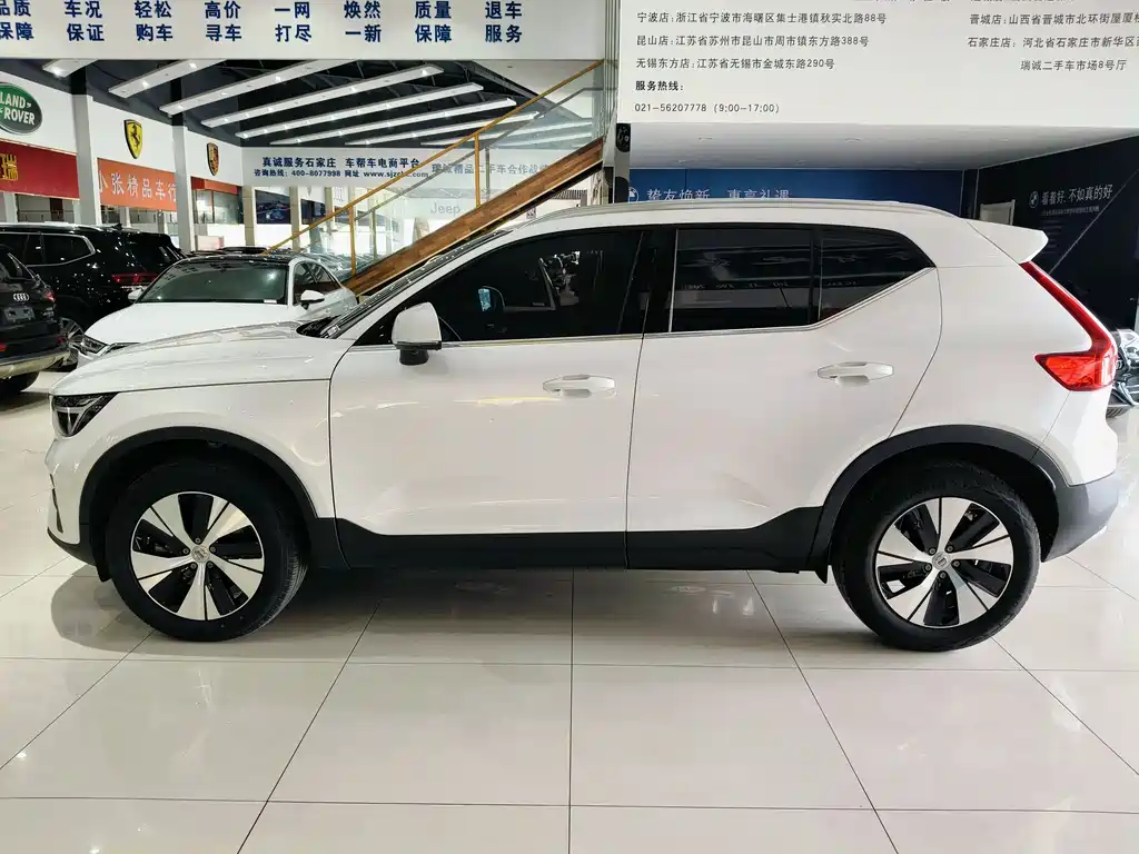 Volvo XC40 2023 — фото 4