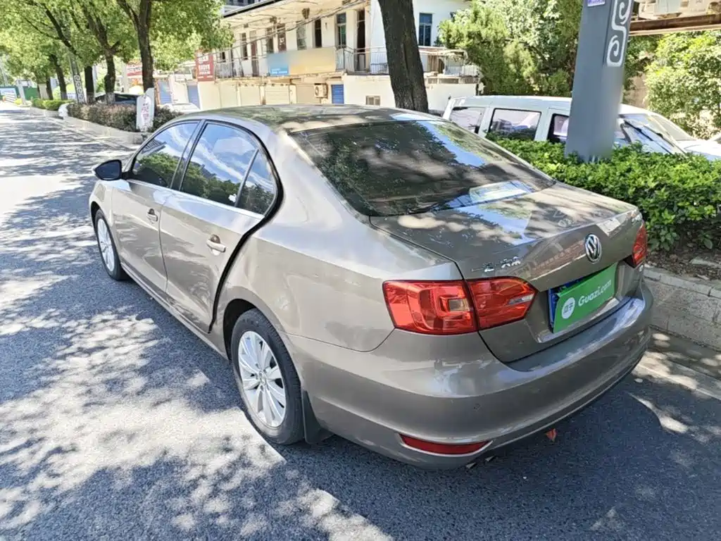 Volkswagen Sagitar 2015