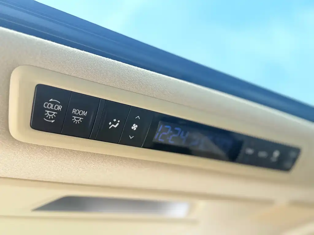 Toyota Alphard 2019 — фото 16