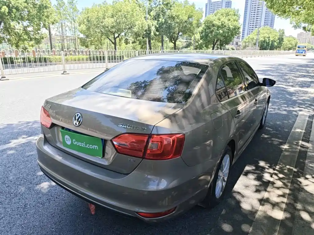 Volkswagen Sagitar 2015