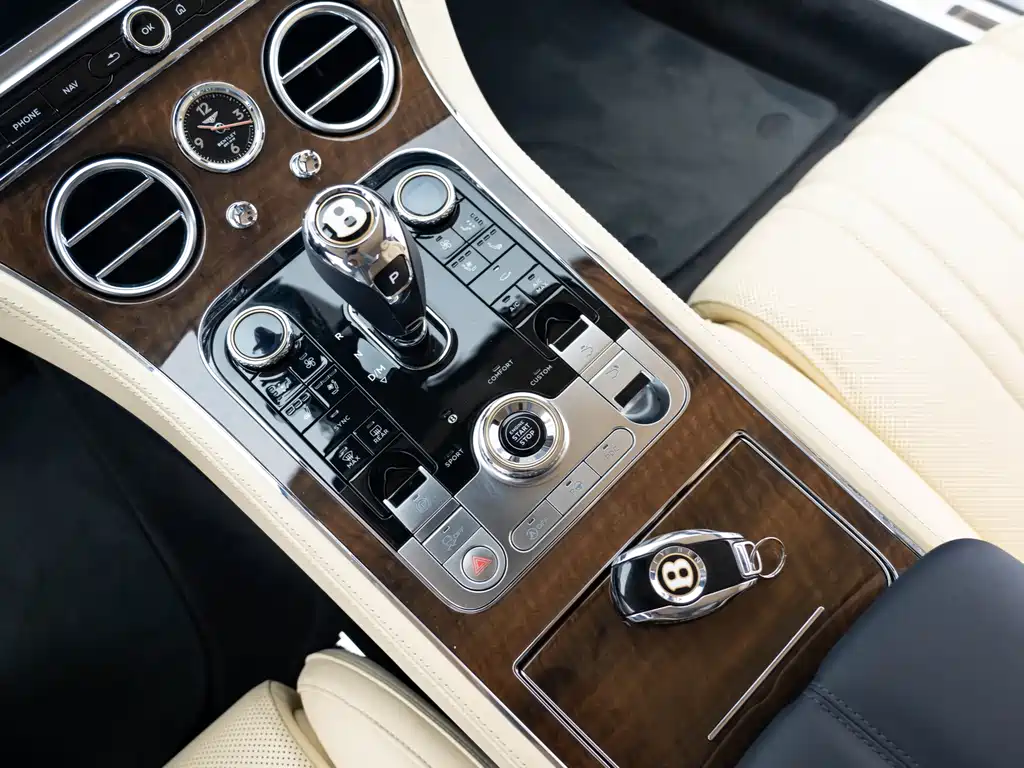 Bentley Continental 2020 — фото 18