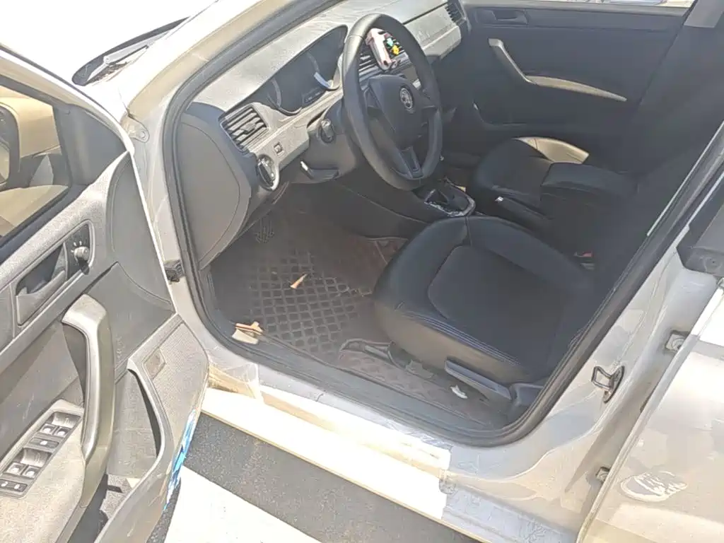 Skoda Rapid Spaceback 2020 — фото 16