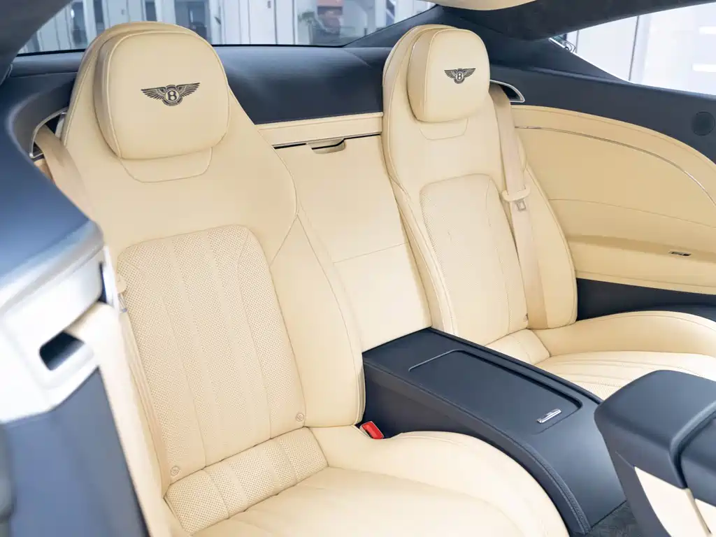 Bentley Continental 2020 — фото 13