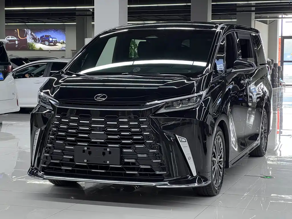 Lexus LM 2024 — фото 1
