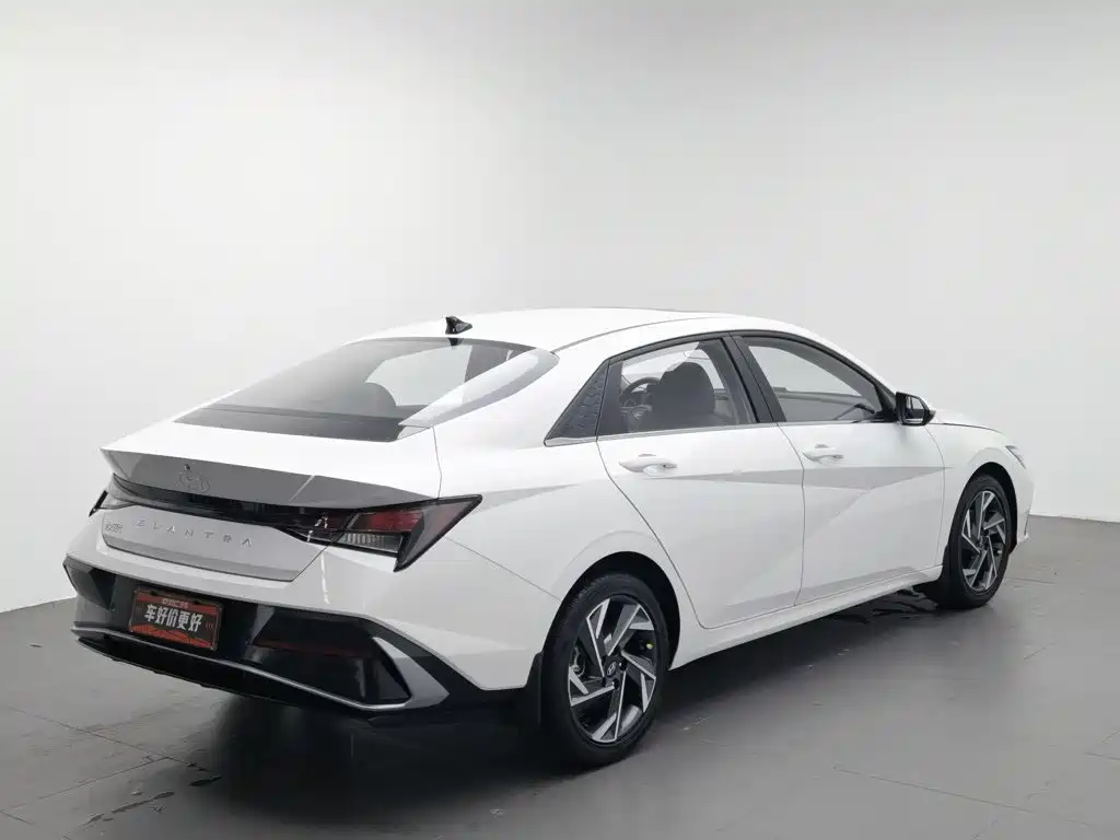 Hyundai Elantra 2024 — фото 2