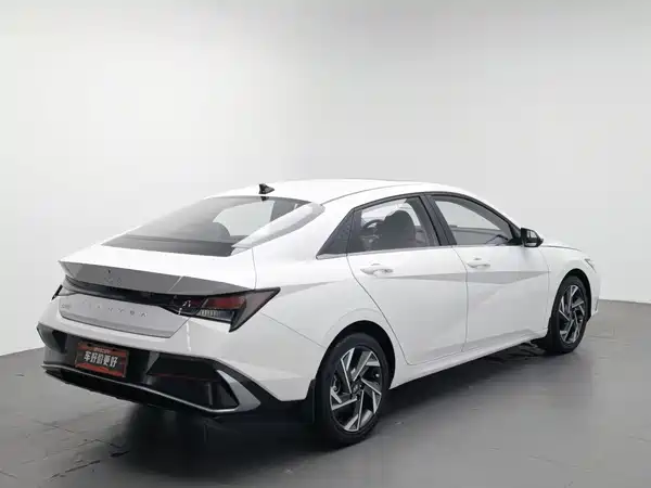 Hyundai Elantra 2024