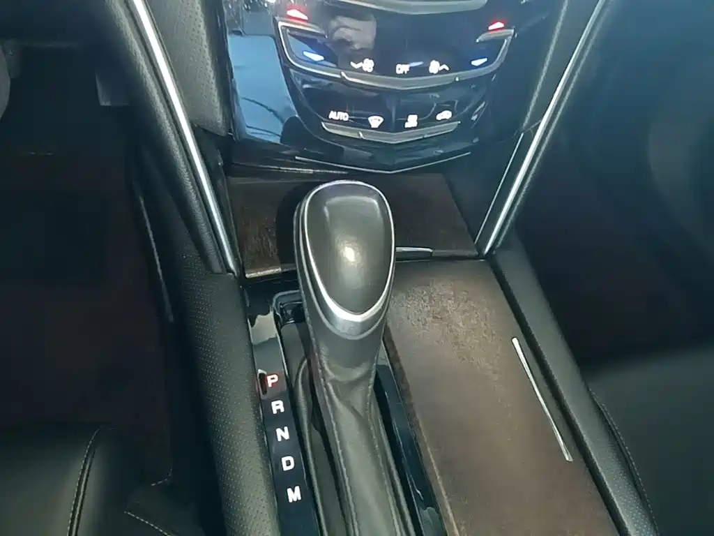 Cadillac XTS 2018 — фото 10