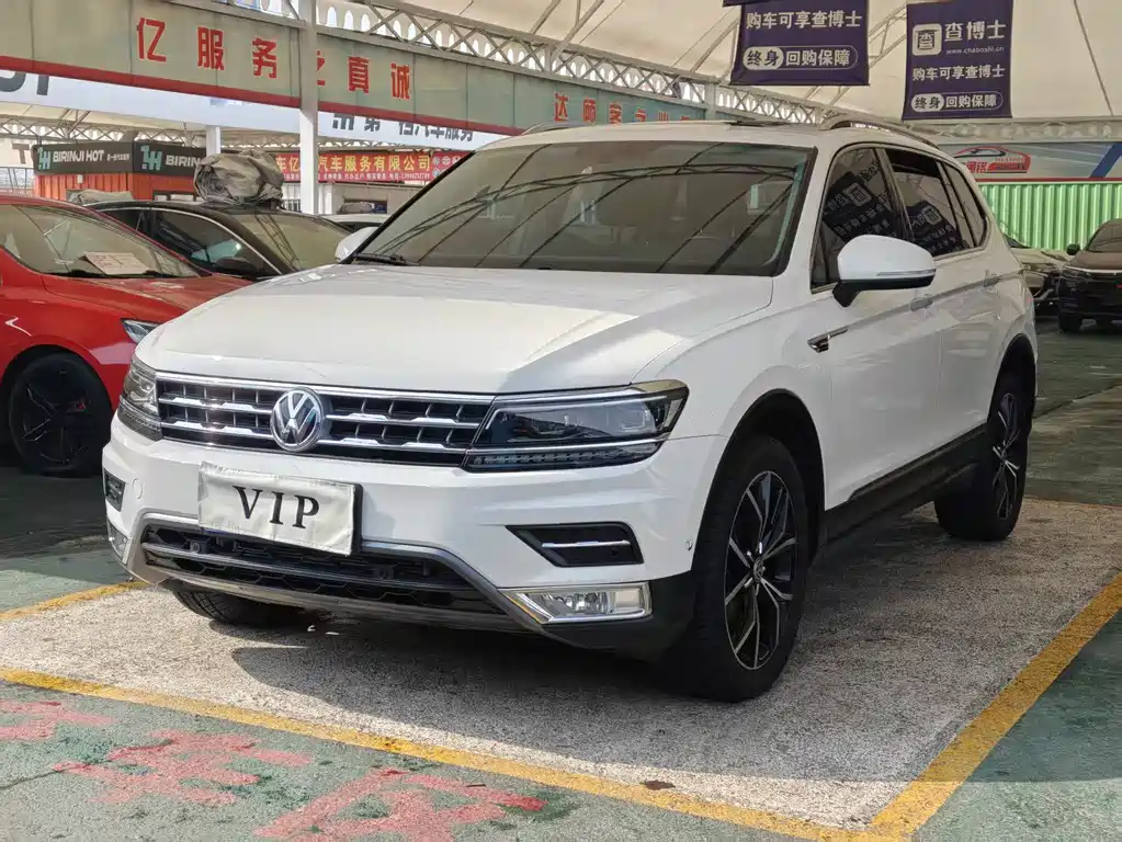 Volkswagen Tiguan L 2019 — фото 1