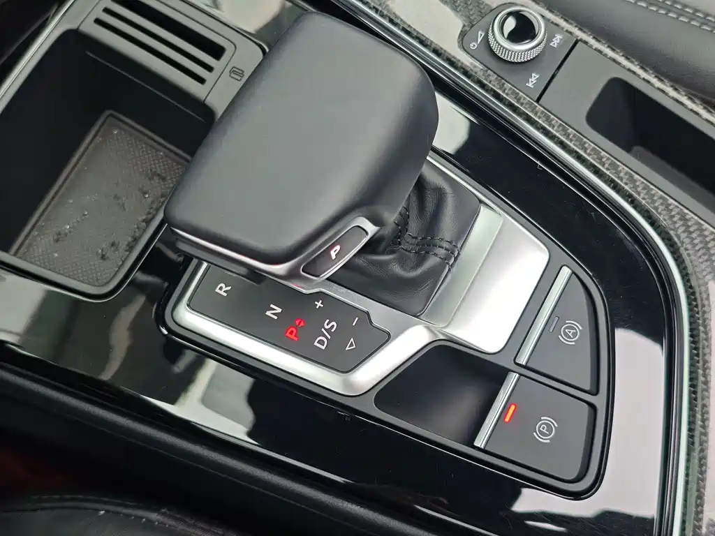 Audi A4L 2022 — фото 27