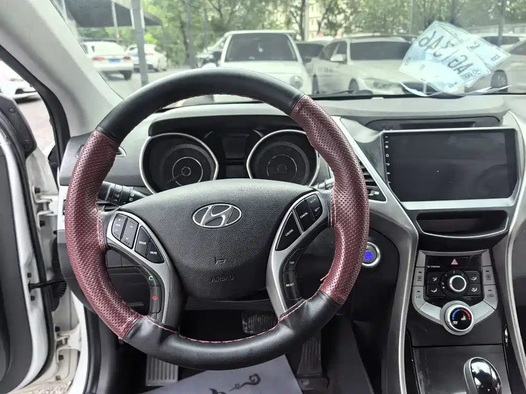 Hyundai Elantra Langdong 2017 — фото 14