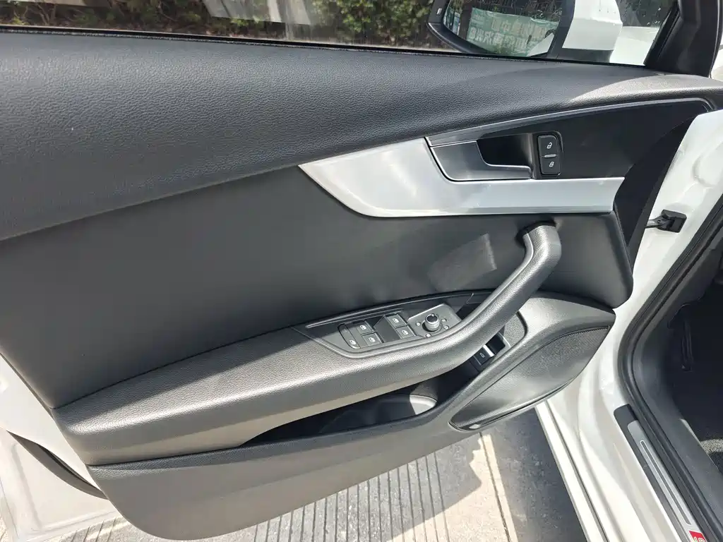 Audi A4L 2018