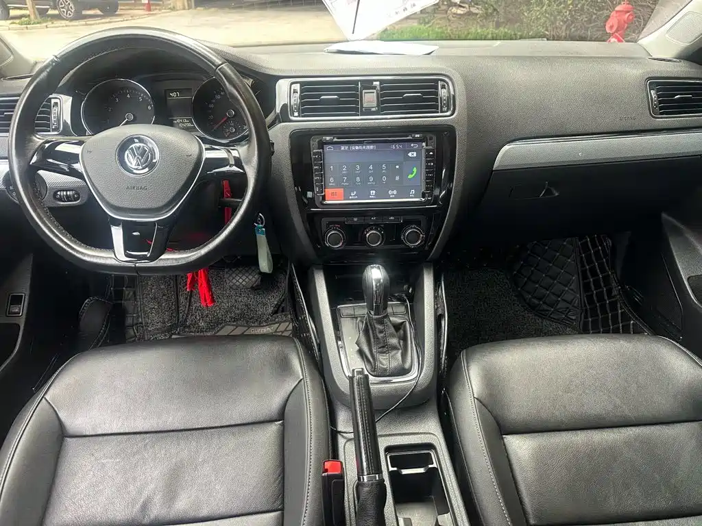 Volkswagen Sagitar 2016