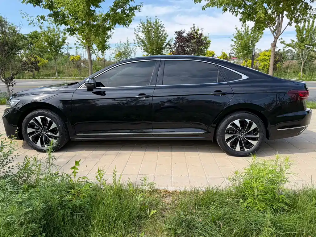 Volkswagen Passat 2023
