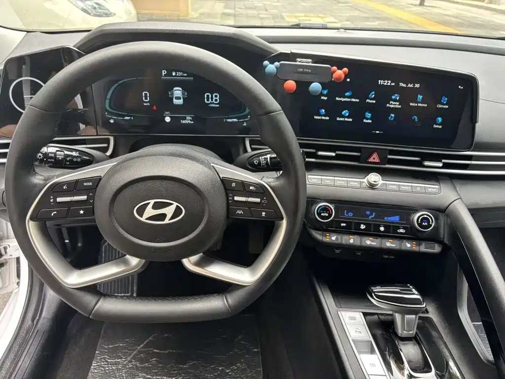 Hyundai Elantra 2023 — фото 8