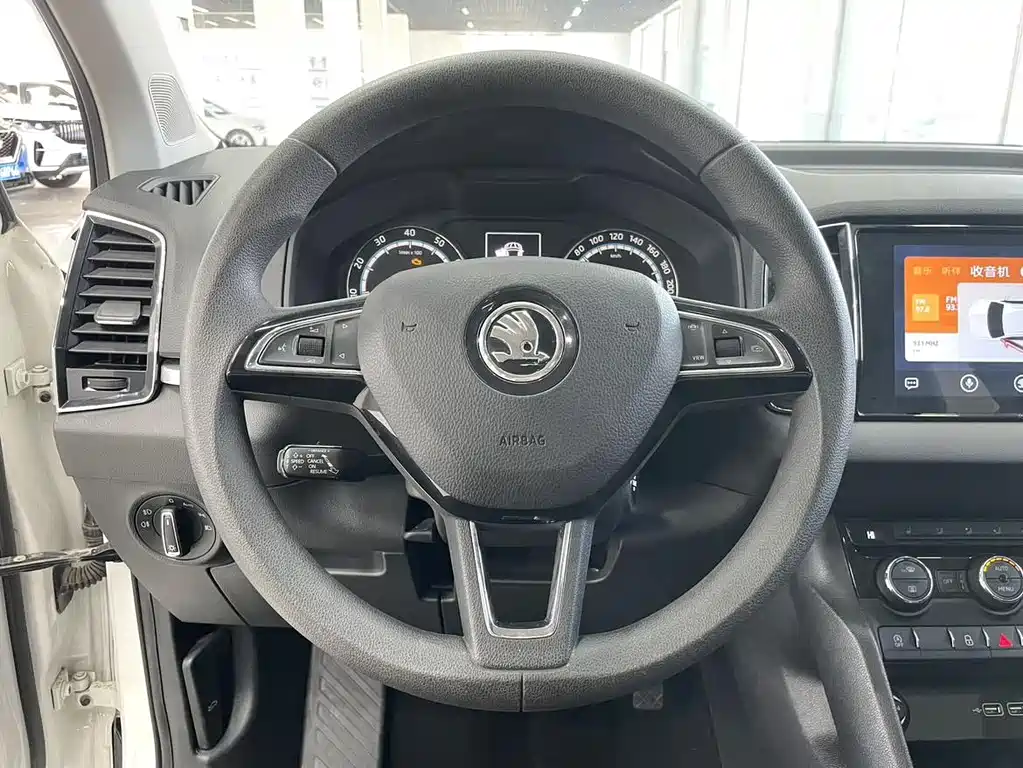 Skoda Karoq 2021 — фото 8