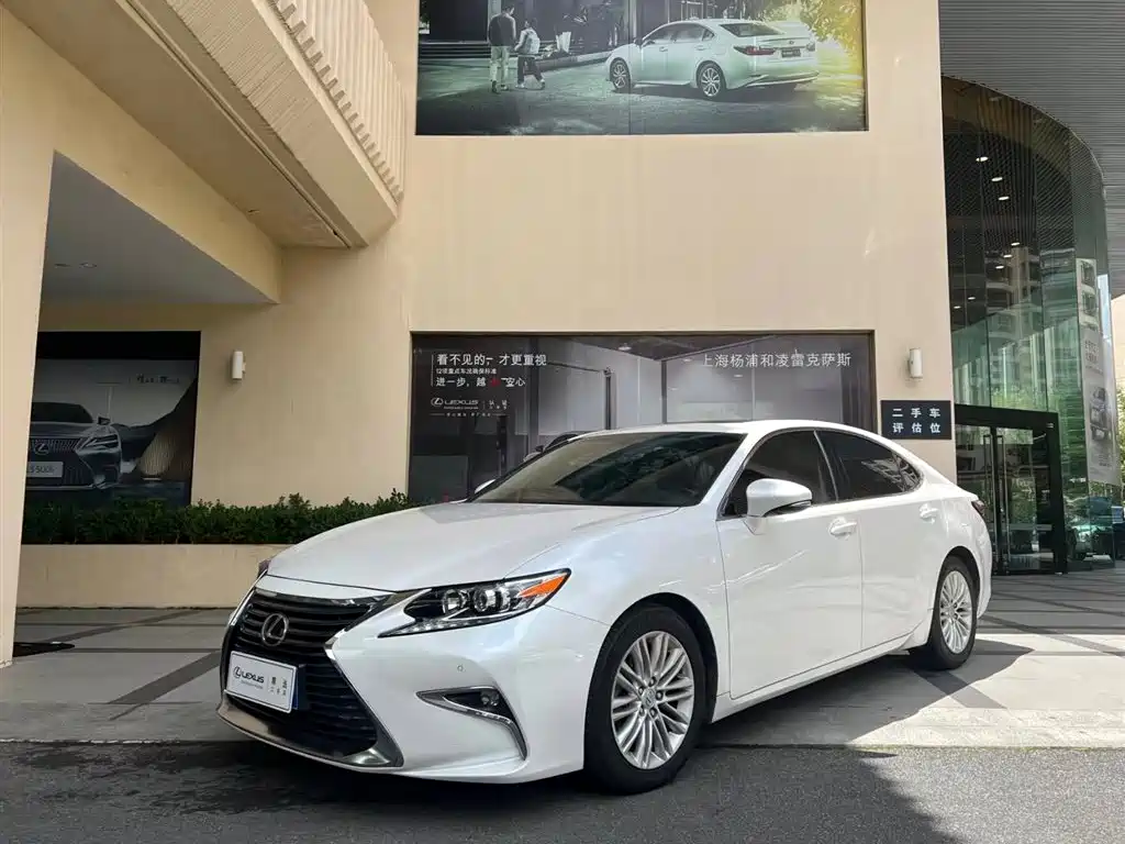 Lexus ES 2016